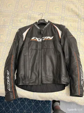 Blouson cuir moto  d'occasion Ajouté le : 04/10/2024