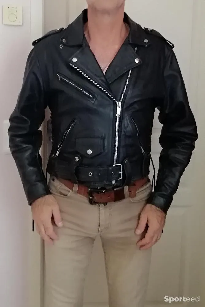Blouson cuir noir type Perfecto d'occasion Ajouté le : 09/09/2022
