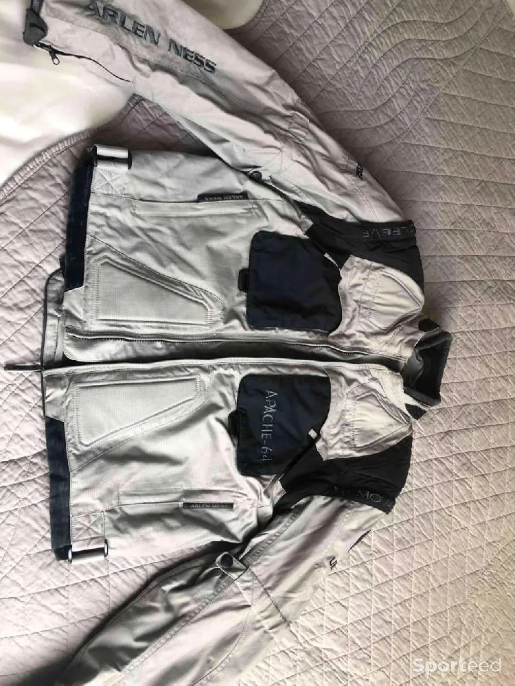 Blouson femme T42 d'occasion Ajouté le : 16/03/2023