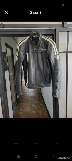 Blouson moto cuir d'occasion Ajouté le : 19/03/2023