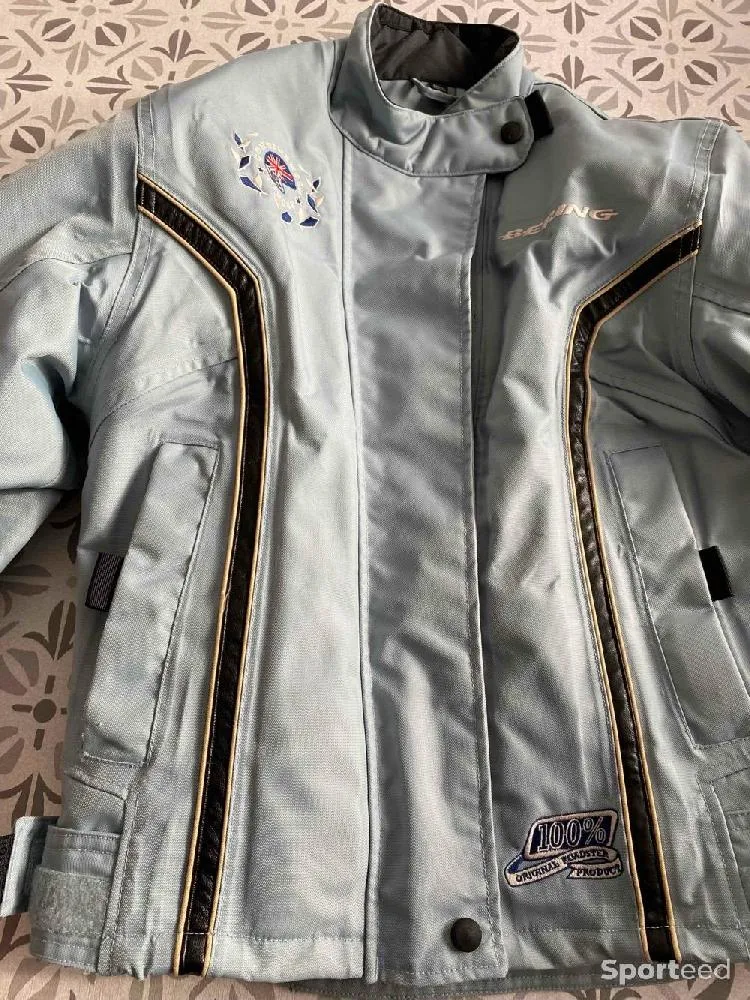 Blouson moto femme  d'occasion Ajouté le : 08/04/2024