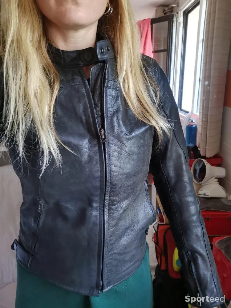 BLOUSON MOTO FEMME neuf Ajouté le : 30/07/2023