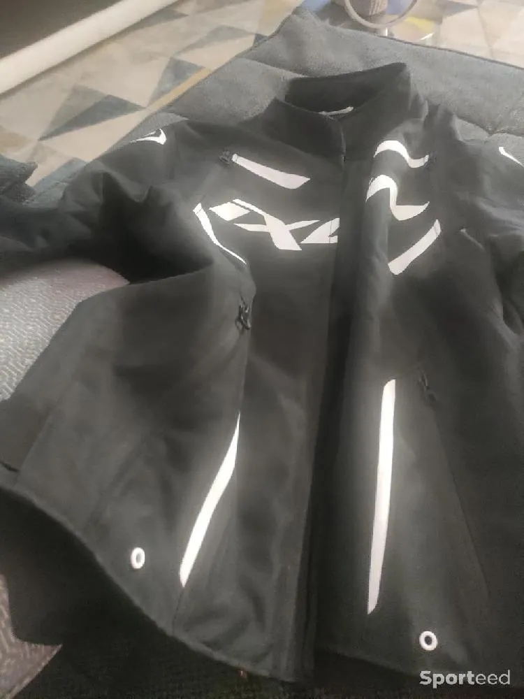 Blouson moto Ixon tailles S neuf Ajouté le : 23/09/2023