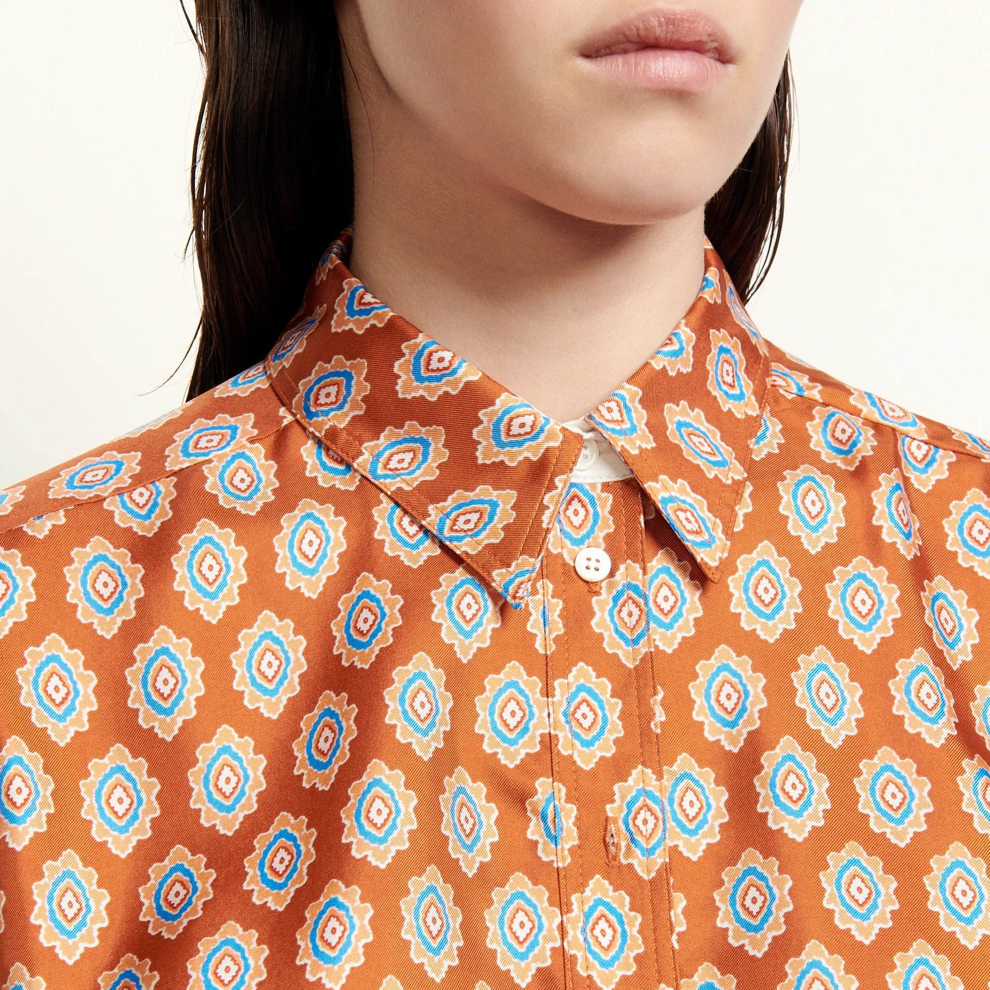 Chemise classique en soie imprimée