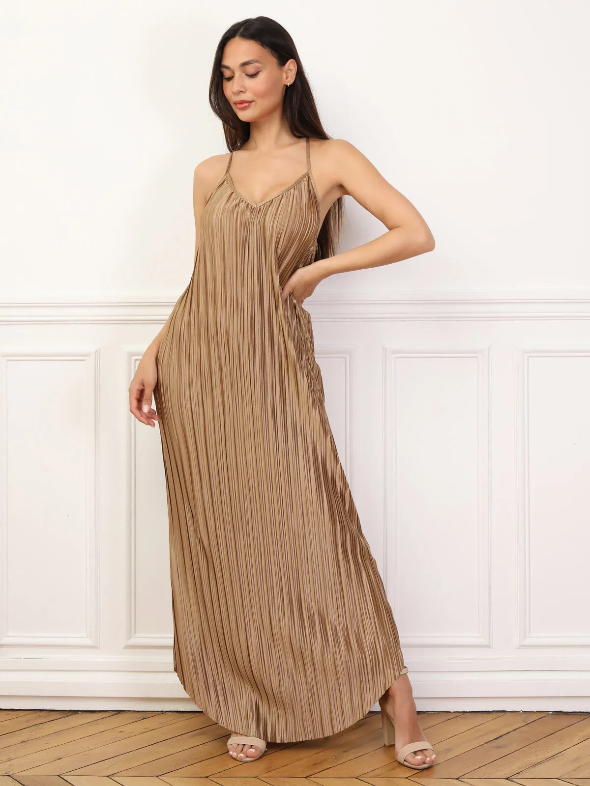 Robe plissée à bords arrondis- Taupe